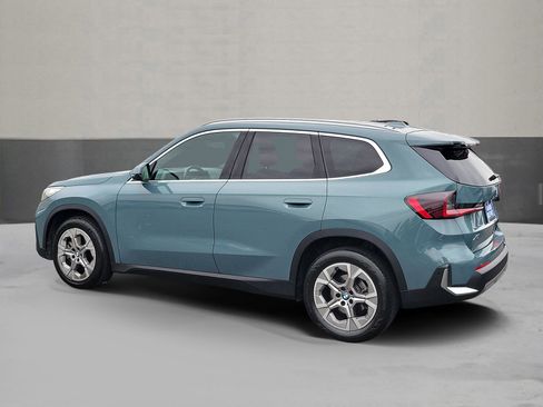 Used 2023 BMW X1 xDrive28i AWD/4WD image 3
