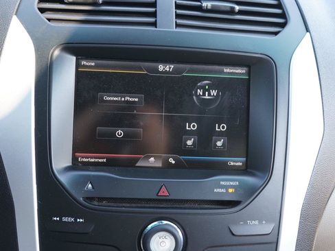 Used 2015 Ford Explorer XLT w/ Equipment Group 202B FWD image 13