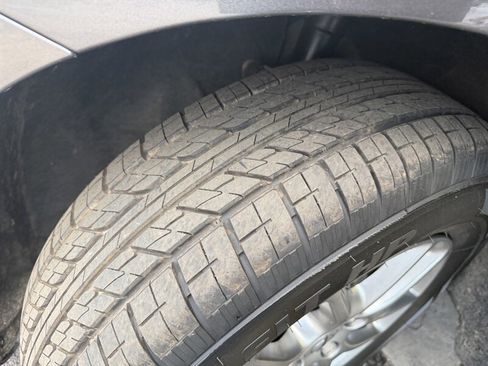 Used 2021 Chrysler Pacifica Touring w/ Cold Weather Group FWD image 11