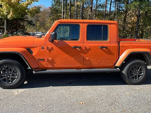New 2025 Jeep Gladiator Sport image 11
