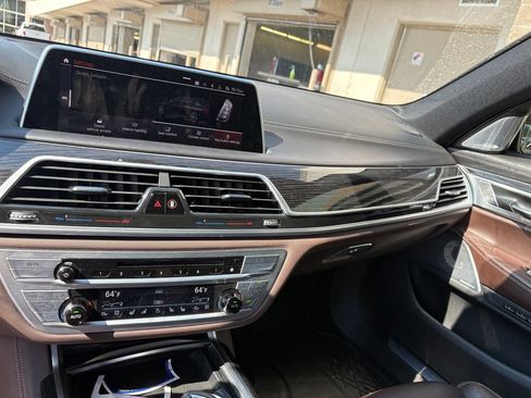 Used 2020 BMW 750i xDrive AWD/4WD image 21