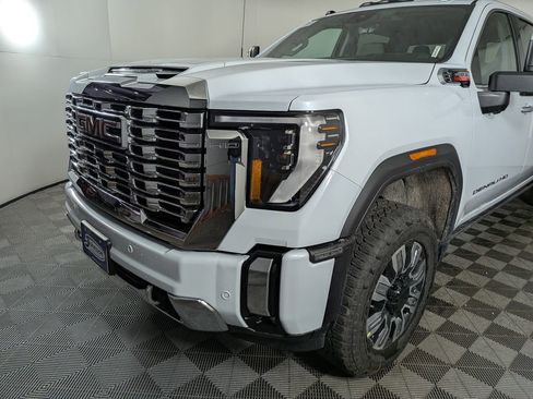 New 2026 GMC Sierra 2500 Denali w/ Denali Reserve Package AWD/4WD image 11