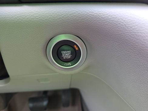 Used 2017 Chrysler Pacifica Touring-L FWD image 27