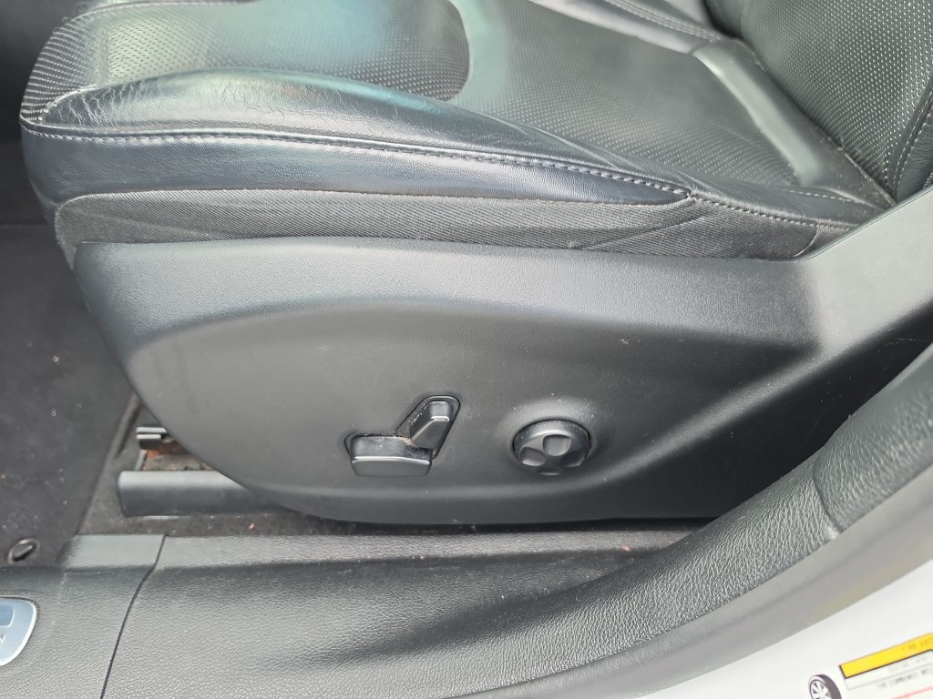 Used 2019 Jeep Cherokee Limited FWD image 19