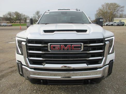 New 2026 GMC Sierra 2500 SLE image 12