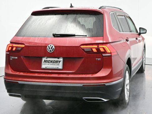 Used 2018 Volkswagen Tiguan SE w/ Panoramic Sunroof Package image 6