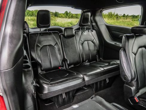 Used 2025 Chrysler Pacifica Select FWD image 22