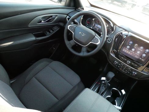 Used 2023 Chevrolet Traverse LT w/ Midnight/Sport Edition image 9