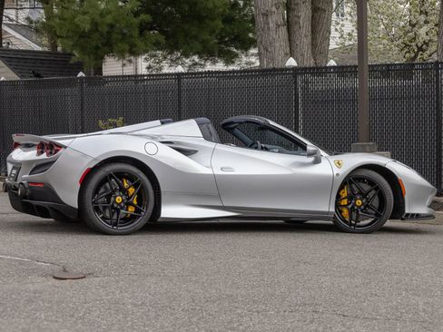 Used 2022 Ferrari F8 Tributo RWD image 16