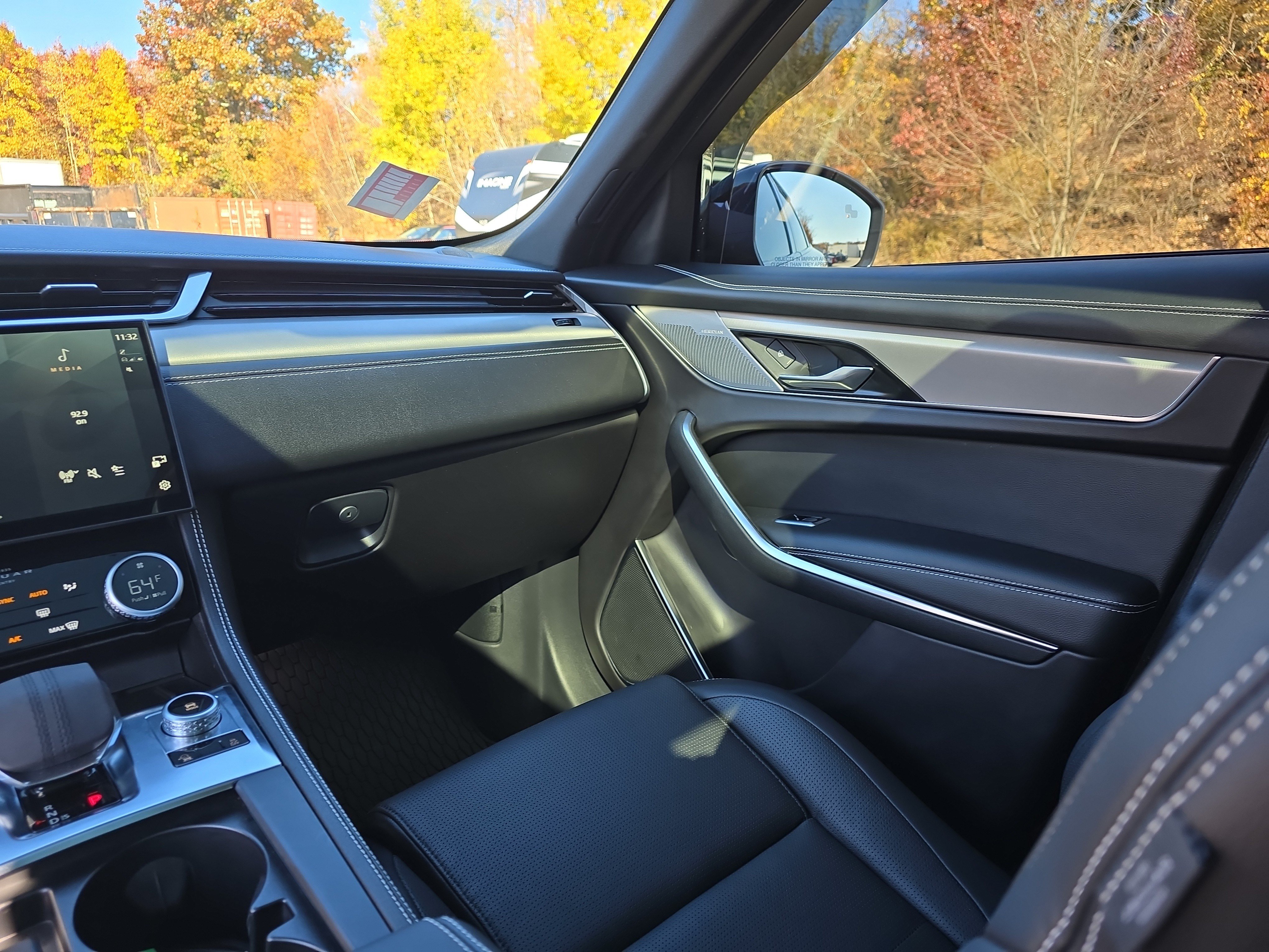 Used 2025 Jaguar F-PACE R-Dynamic S AWD/4WD image 19