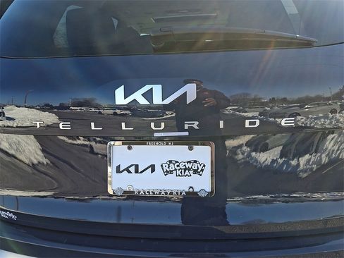 Certified 2024 Kia Telluride S w/ S Sunroof Package image 29