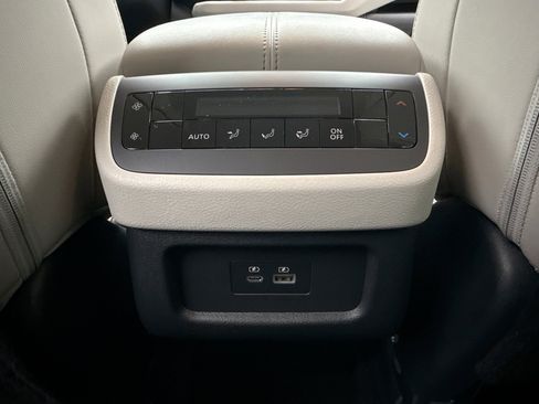 Used 2024 Nissan Pathfinder SL image 21