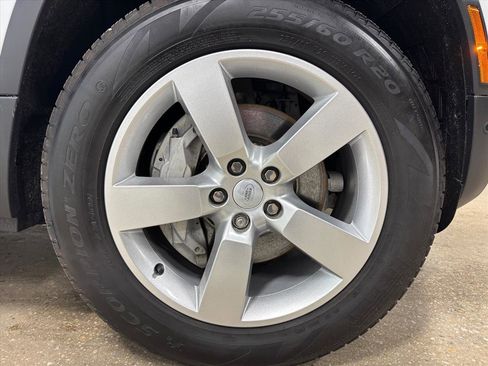 Used 2025 Land Rover Defender 110 S image 11