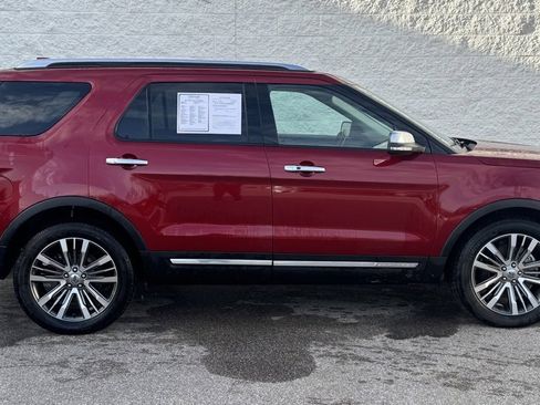 Used 2017 Ford Explorer Platinum image 4
