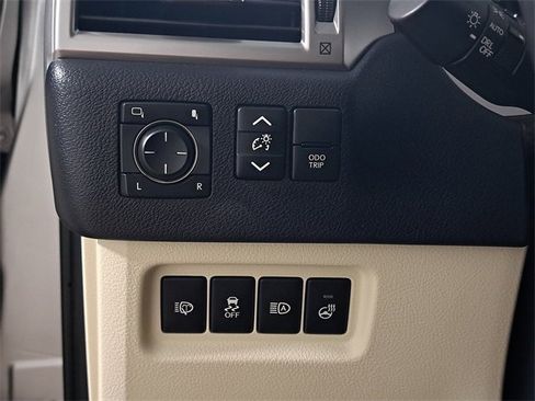 Used 2023 Lexus GX 460 Premium image 24