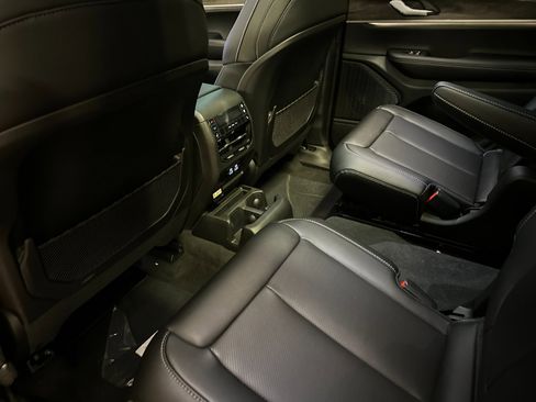 New 2025 Jeep Grand Cherokee L Limited w/ Luxury Tech Group II image 11