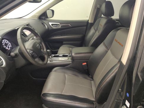 Used 2019 Nissan Pathfinder SL image 17