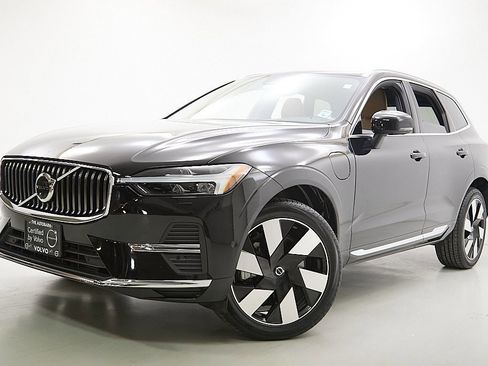 Certified 2023 Volvo XC60 T8 Ultimate w/ Climate Package image 2