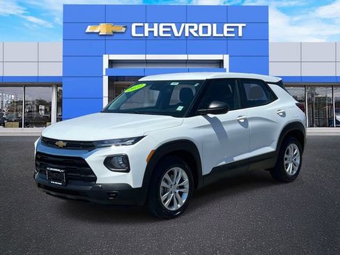 Certified 2023 Chevrolet TrailBlazer LS FWD image 2