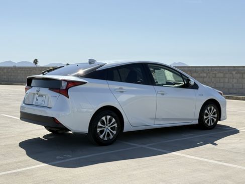 Used 2021 Toyota Prius LE w/ Carpet Mat Package (TMS) AWD/4WD image 12