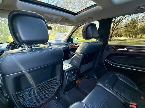 Used 2016 Mercedes-Benz GL 550 4MATIC image 32