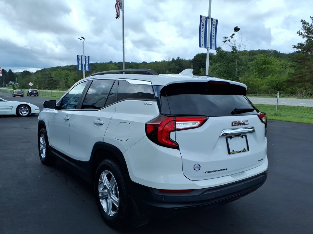 Used 2022 GMC Terrain SLE w/ Driver Convenience Package AWD/4WD image 5