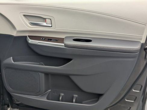 Used 2024 Toyota Sienna XLE FWD image 13