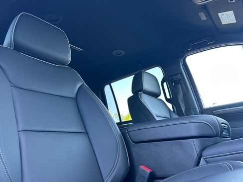 New 2026 Chevrolet Suburban Premier image 18