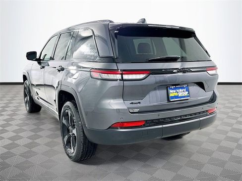 New 2025 Jeep Grand Cherokee Altitude image 21