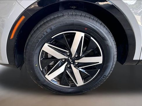Used 2023 Kia Sorento EX w/ Panoramic Sunroof Package FWD image 29