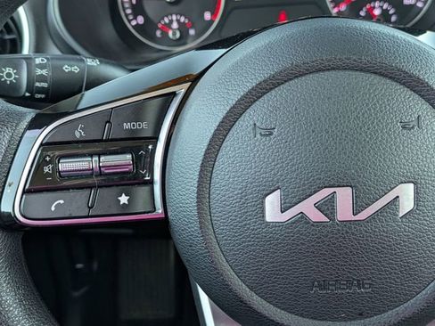 Used 2023 Kia Forte LXS w/ LXS Technology Package image 18