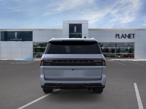 New 2026 Lincoln Navigator L Premier AWD/4WD image 5