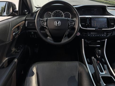 Used 2016 Honda Accord Touring image 15