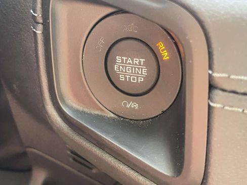Used 2024 Jeep Gladiator Mojave w/ Convenience Group AWD/4WD image 18