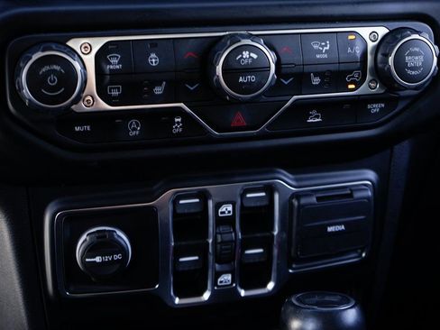 Used 2023 Jeep Wrangler Sahara image 31