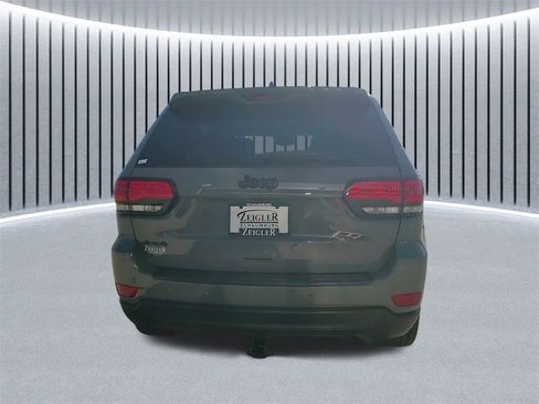 Used 2019 Jeep Grand Cherokee Laredo image 4