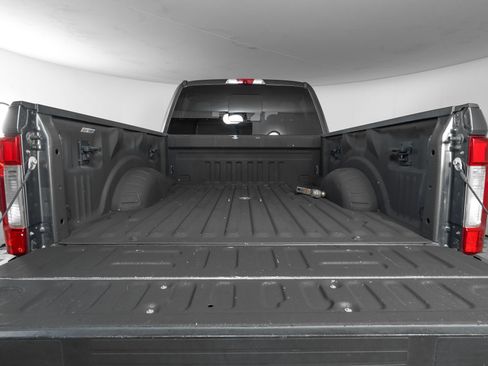 Used 2019 Ford F250 Lariat w/ Lariat Value Package AWD/4WD image 4