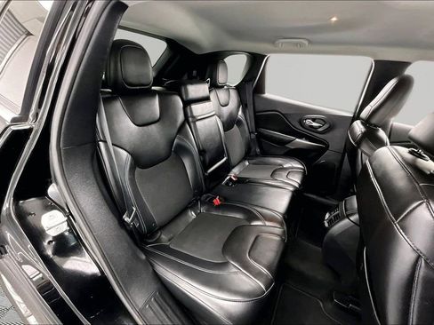 Used 2019 Jeep Cherokee Latitude Plus image 27