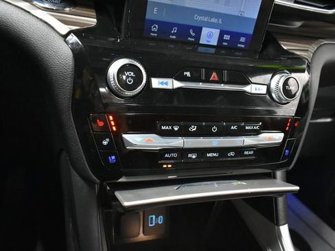 Used 2024 Ford Explorer Limited w/ Limited Technology Package AWD/4WD image 19