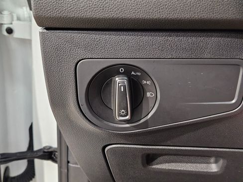 Used 2024 Volkswagen Tiguan SE image 25