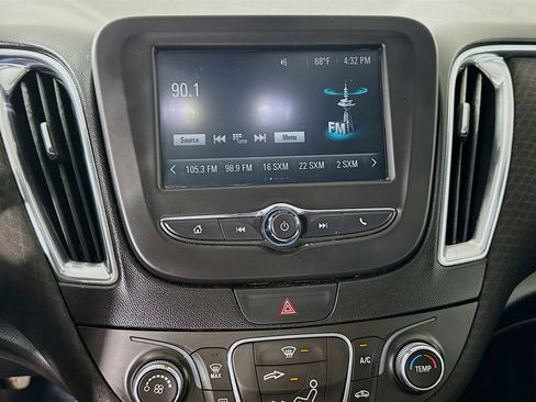 Used 2018 Chevrolet Malibu LT image 18