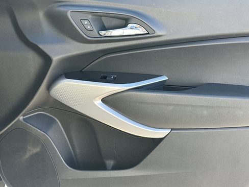 Used 2025 Chevrolet Trax LS w/ LS Convenience Package image 14