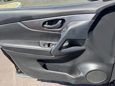Used 2020 Nissan Rogue Sport S FWD image 17