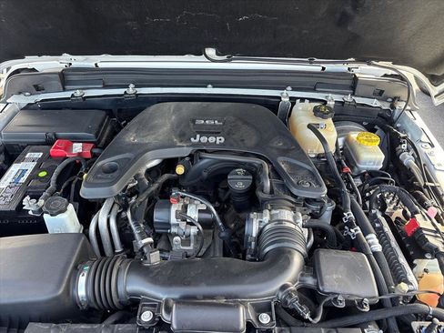 Used 2021 Jeep Wrangler Unlimited Rubicon image 9