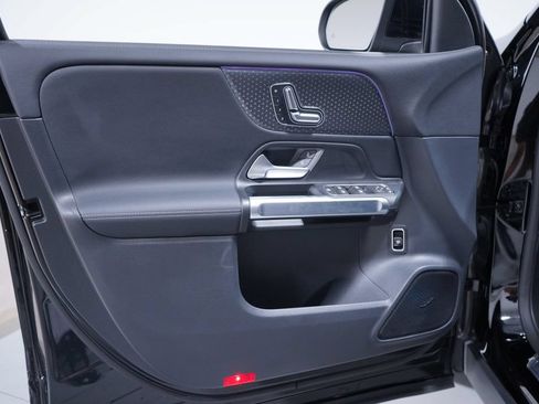Used 2024 Mercedes-Benz EQB 250+ image 19