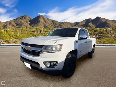 Used 2015 Chevrolet Colorado LT w/ Luxury Package RWD image 2