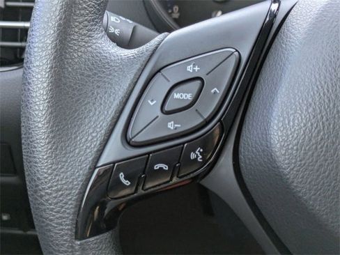 Used 2019 Toyota C-HR LE image 29