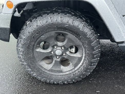 Used 2017 Jeep Wrangler Sahara w/ Dual Top Group image 11