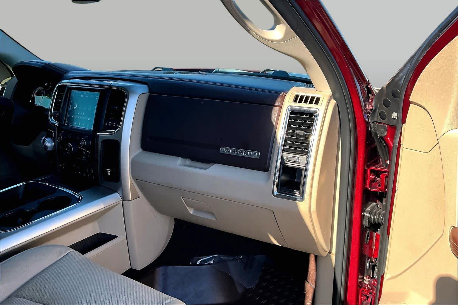 Used 2018 RAM 1500 Laramie w/ Convenience Group AWD/4WD image 18