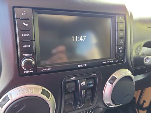 Used 2013 Jeep Wrangler Unlimited Sahara w/ Connectivity Group image 19